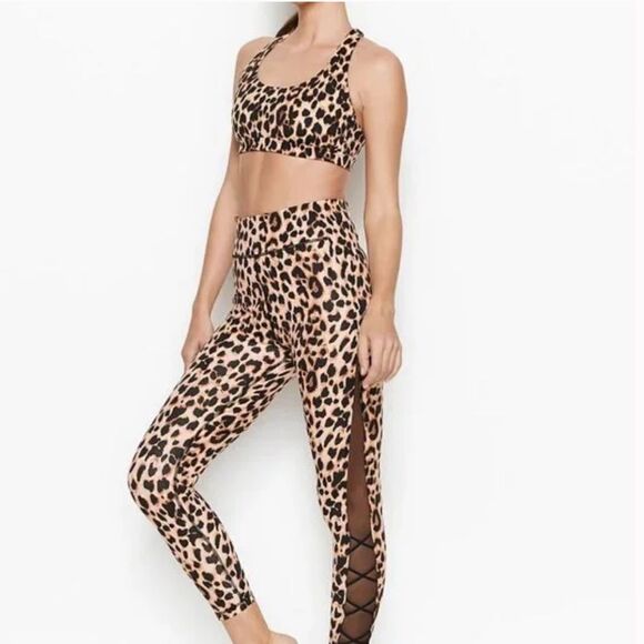 Victoria’s Secret Padded Smooth Strappy back sport bra Medium print Medium - Picture 7 of 9